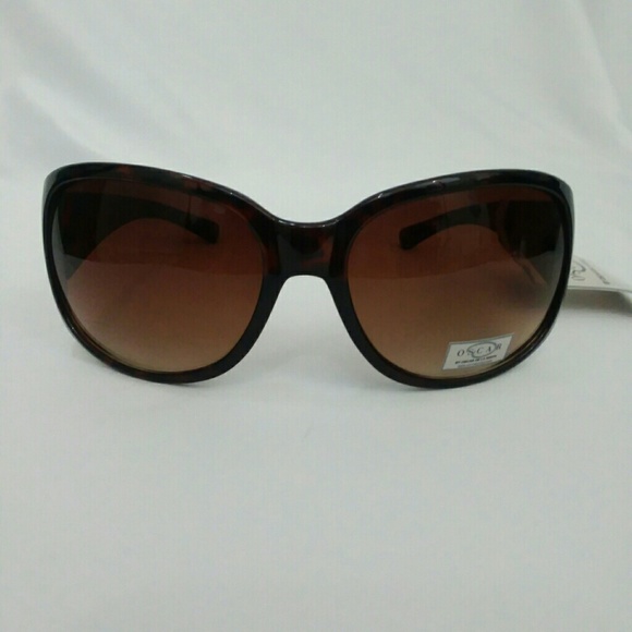 Oscar de la Renta Accessories - NWT Oscar De La Renta Sunglasses
